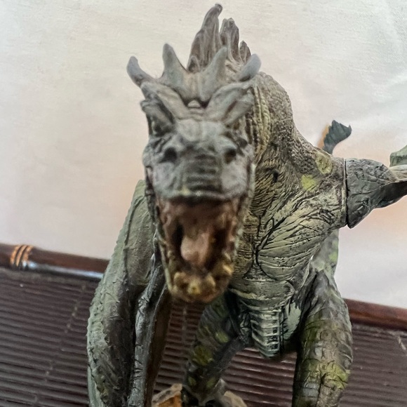 EUC McFarlane 2005 Dragon - Picture 5 of 16